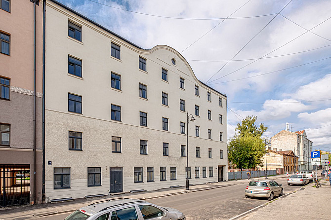 Pārdod pilnībā mēbelētu, ar sadzīves tehniku un sadzīves priekšmetiem aprīkotu dzīvokli Rīga - foto 1