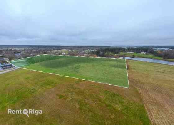 Предлагается к покупке земельный участок вдоль шоссе A1.  + Часть участка Адажский округ