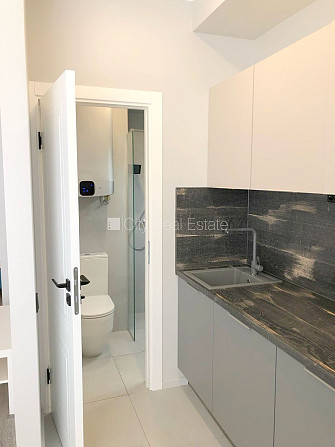 Fasādes māja, renovēta māja, ieeja no ielas, ir lifts, kāpņu telpa pēc kapitālā remonta, Rīga - foto 18