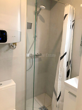 Fasādes māja, renovēta māja, ieeja no ielas, ir lifts, kāpņu telpa pēc kapitālā remonta, Rīga - foto 19