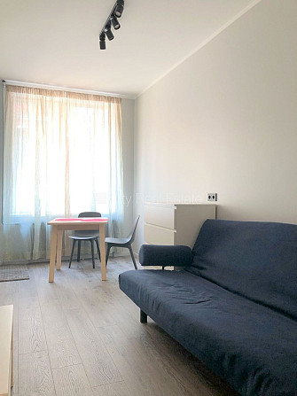 Fasādes māja, renovēta māja, ieeja no ielas, ir lifts, kāpņu telpa pēc kapitālā remonta, Rīga - foto 14