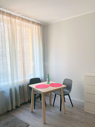 Fasādes māja, renovēta māja, ieeja no ielas, ir lifts, kāpņu telpa pēc kapitālā remonta, Rīga - foto 16