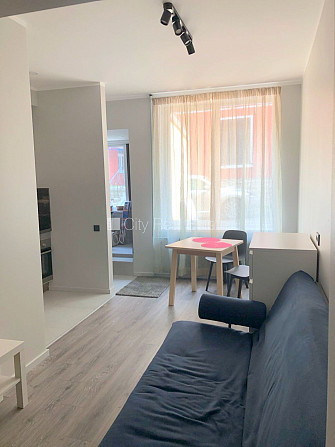 Fasādes māja, renovēta māja, ieeja no ielas, ir lifts, kāpņu telpa pēc kapitālā remonta, Rīga - foto 13