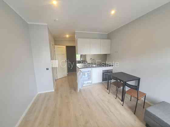 Фасадный дом, реставрированный дом, охраняемая территория, вход с улицы, лифт, Rīga