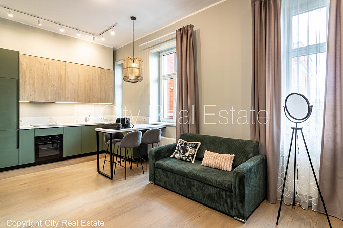 Fasādes māja, restaurēta māja, apsargāta teritorija, ieeja no ielas, ir lifts, kāpņu telpa Rīga - foto 13