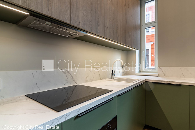 Fasādes māja, restaurēta māja, apsargāta teritorija, ieeja no ielas, ir lifts, kāpņu telpa Rīga - foto 15