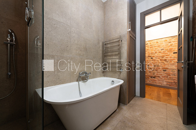 Въездные ворота оснащены автоматической подъёмной системой, бесплатная стоянка Рига - изображение 18