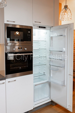 Въездные ворота оснащены автоматической подъёмной системой, бесплатная стоянка Рига - изображение 6