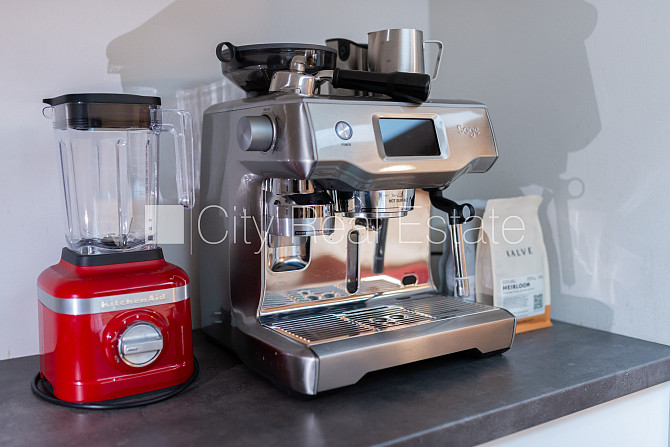 Въездные ворота оснащены автоматической подъёмной системой, бесплатная стоянка Рига - изображение 7