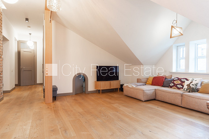 Въездные ворота оснащены автоматической подъёмной системой, бесплатная стоянка Рига - изображение 11