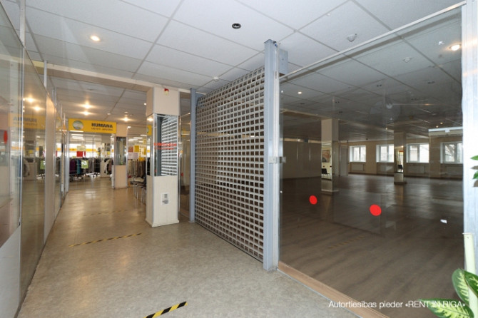 Izīrē telpas tirdzniecības centrā "Maxima" Ziepniekkalnā. Telpas izvietotas ēkas otrajā stāvā ar iee Рига - изображение 8