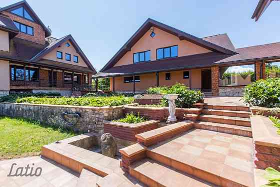 Tiek pārdots ekskluzīvs un unikāls īpašums pašā Daugavas krastā, kas sastāv no divām dzīvojamām mājā Ķekavas pagasts