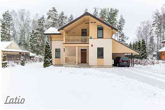 Pārdod mājīgu un pilnībā mēbelētu divstāvu privātmāju Jūrmalā  īpašumu, kurš apvieno patīkamu mieru  Юрмала