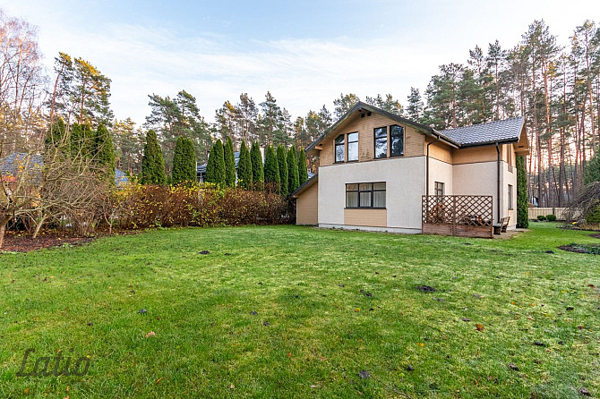 Pārdod mājīgu un pilnībā mēbelētu divstāvu privātmāju Jūrmalā  īpašumu, kurš apvieno Jūrmala - foto 3