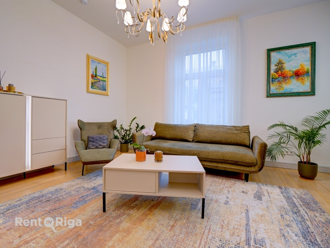 Красивая фасадная квартира в полностью реновированном доме. Квартира полностью Рига - изображение 2