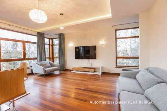 Сдается просторная четырехкомнатная квартира (138 кв.м) с большой террасой и Рига