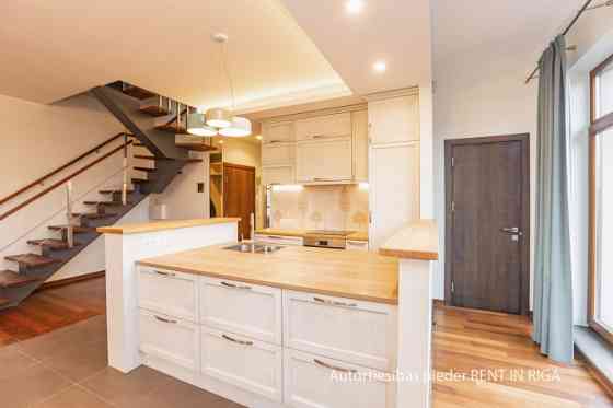 Сдается просторная четырехкомнатная квартира (138 кв.м) с большой террасой и Рига