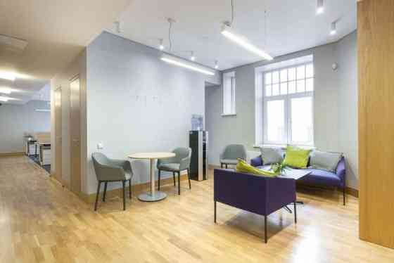 Kvalitatīvs un gaišs birojs pilsētas centrā.  Skolas iela 11, starp Dzirnavu un Lāčplēša ielām. Reno Рига