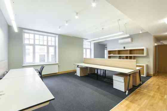 Kvalitatīvs un gaišs birojs pilsētas centrā.  Skolas iela 11, starp Dzirnavu un Lāčplēša ielām. Reno Рига