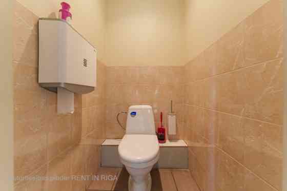 Birojs Torņakalnā  + Plānojums: viena liela telpa. + Koplietošanas WC. + Teritorija apsargāta 24/7.  Рига