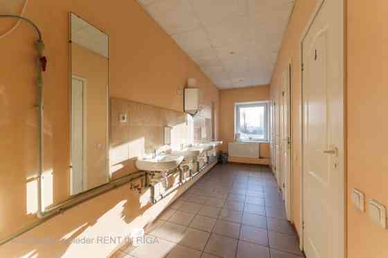 Birojs Torņakalnā  + Plānojums: viena liela telpa. + Koplietošanas WC. + Teritorija apsargāta 24/7.  Рига