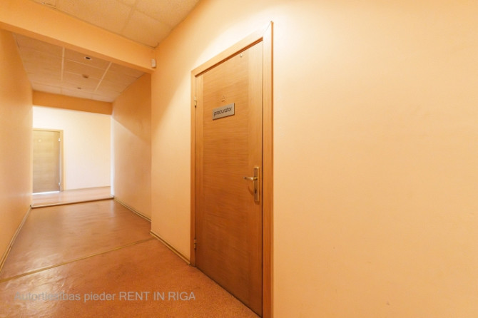 Birojs Torņakalnā  + Plānojums: viena liela telpa. + Koplietošanas WC. + Teritorija apsargāta 24/7.  Рига - изображение 4