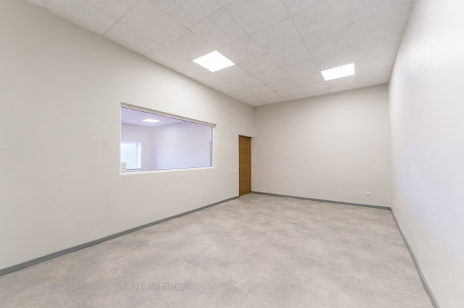 Birojs Torņakalnā  + Plānojums: viena liela telpa. + Koplietošanas WC. + Teritorija apsargāta 24/7.  Рига - изображение 3