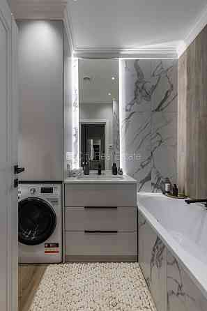 Новостройка, на подвальном этаже доступно кладовое помещение, территория Юрмала