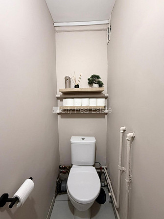 Fasādes māja, renovēta māja, ieeja no ielas, mansards, kāpņu telpa pēc kosmētiskā remonta, Rīga - foto 19