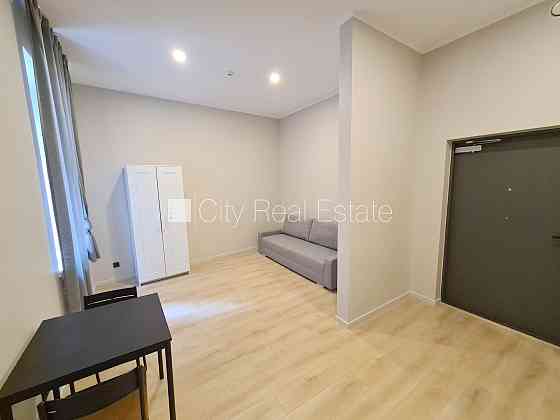 Фасадный дом, реновированный дом, закрытый двор, вход с улицы и со двора, лифт, Rīga