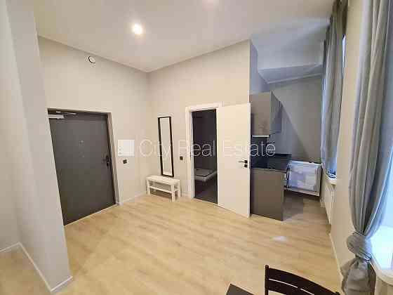 Фасадный дом, реновированный дом, закрытый двор, вход с улицы и со двора, лифт, Rīga