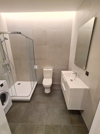 Fasādes māja, renovēta māja, slēgts pagalms, ieeja no ielas un pagalma, ir lifts, kāpņu Rīga - foto 10