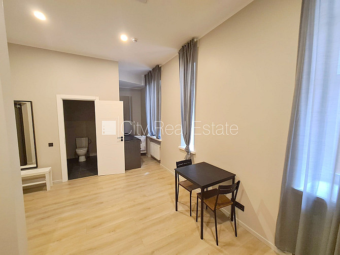 Fasādes māja, renovēta māja, slēgts pagalms, ieeja no ielas un pagalma, ir lifts, kāpņu Rīga - foto 1