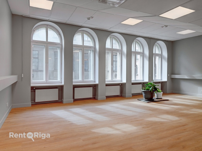 Office premises in a well-maintained office building at Meierovica Boulevard 16, just a one-minute w Рига - изображение 11