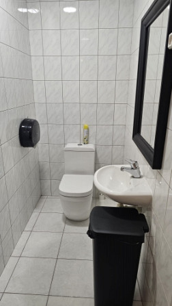 Biroja telpas labi uzturētā biroju ēkā Meierovica bulvārī 16, minūtes gājiena attālumā no Laimas pul Рига - изображение 8