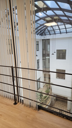 Biroja telpas labi uzturētā biroju ēkā Meierovica bulvārī 16, minūtes gājiena attālumā no Laimas pul Рига - изображение 5