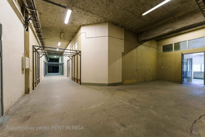 Heated production or warehouse premises on the 2nd floor.  The building was constructed in 1994 base Рига - изображение 4