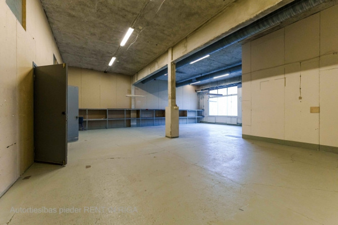 Heated production or warehouse premises on the 2nd floor.  The building was constructed in 1994 base Рига - изображение 1