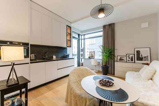 Stilīgs un mūsdienīgs dzīvoklis Rīgas centrā  Stabu iela 2A.  Šis dzīvoklis piedāvā aizraujošu panor Рига