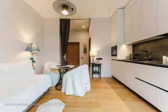 Stilīgs un mūsdienīgs dzīvoklis Rīgas centrā  Stabu iela 2A.  Šis dzīvoklis piedāvā aizraujošu panor Рига