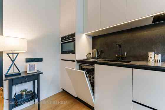 Stilīgs un mūsdienīgs dzīvoklis Rīgas centrā  Stabu iela 2A.  Šis dzīvoklis piedāvā aizraujošu panor Рига