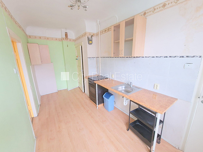 Фасадный дом, вход с улицы, лестничная клетка после косметического ремонта, окна Рига - изображение 10