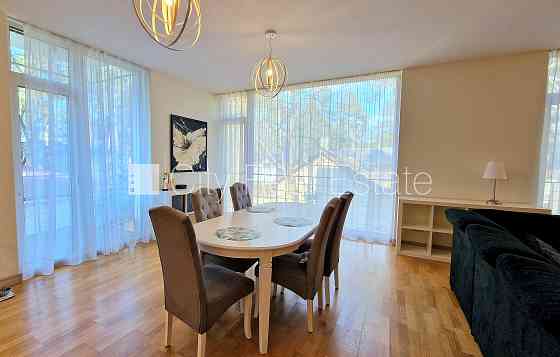 Новостройка, благоустроенный озеленённый двор, въездные ворота оснащены Jūrmala