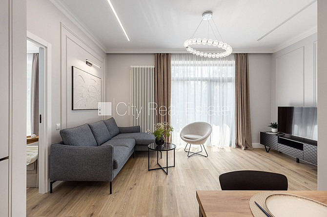 Fasādes māja, renovēta māja, ieeja no ielas, kāpņu telpa pēc kapitālā remonta, logi Rīga - foto 1