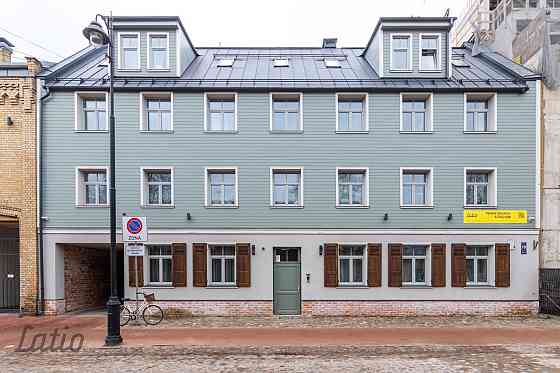 Pārdod mēbelētu divistabu dzīvokli 2017.gadā renovētā mūra namā, kas būvēts funkcionālisma stilā 193 Рига