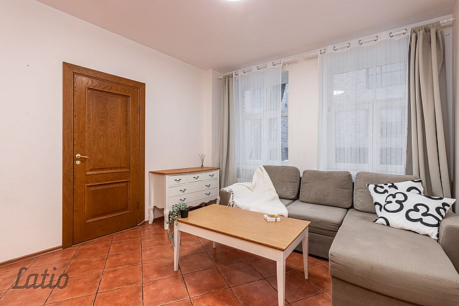 Pārdod mēbelētu divistabu dzīvokli 2017.gadā renovētā mūra namā, kas būvēts Rīga - foto 6