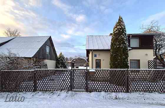 Pārdošanā nonācis īpašums Valkā, kas apvieno pilsētas ērtības ar lauku klusumu un zaļo mieru. Vasarn Valka un Valkas novads