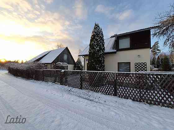 Pārdošanā nonācis īpašums Valkā, kas apvieno pilsētas ērtības ar lauku klusumu un zaļo mieru. Vasarn Valka un Valkas novads