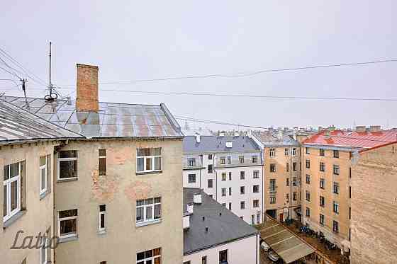 Saulains 3 istabu dzīvoklis, 62 kv. m, 6/6 st., kārtīga pirmskara māja pagalmā, remontēta kāpņu telp Rīga