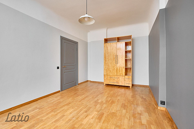 Saulains 3 istabu dzīvoklis, 62 kv. m, 6/6 st., kārtīga pirmskara māja pagalmā, remontēta Rīga - foto 2